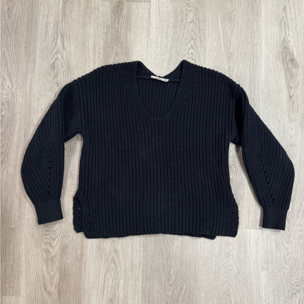 Everlane Black Chunky Knit V-Neck Sweater – Size Medium